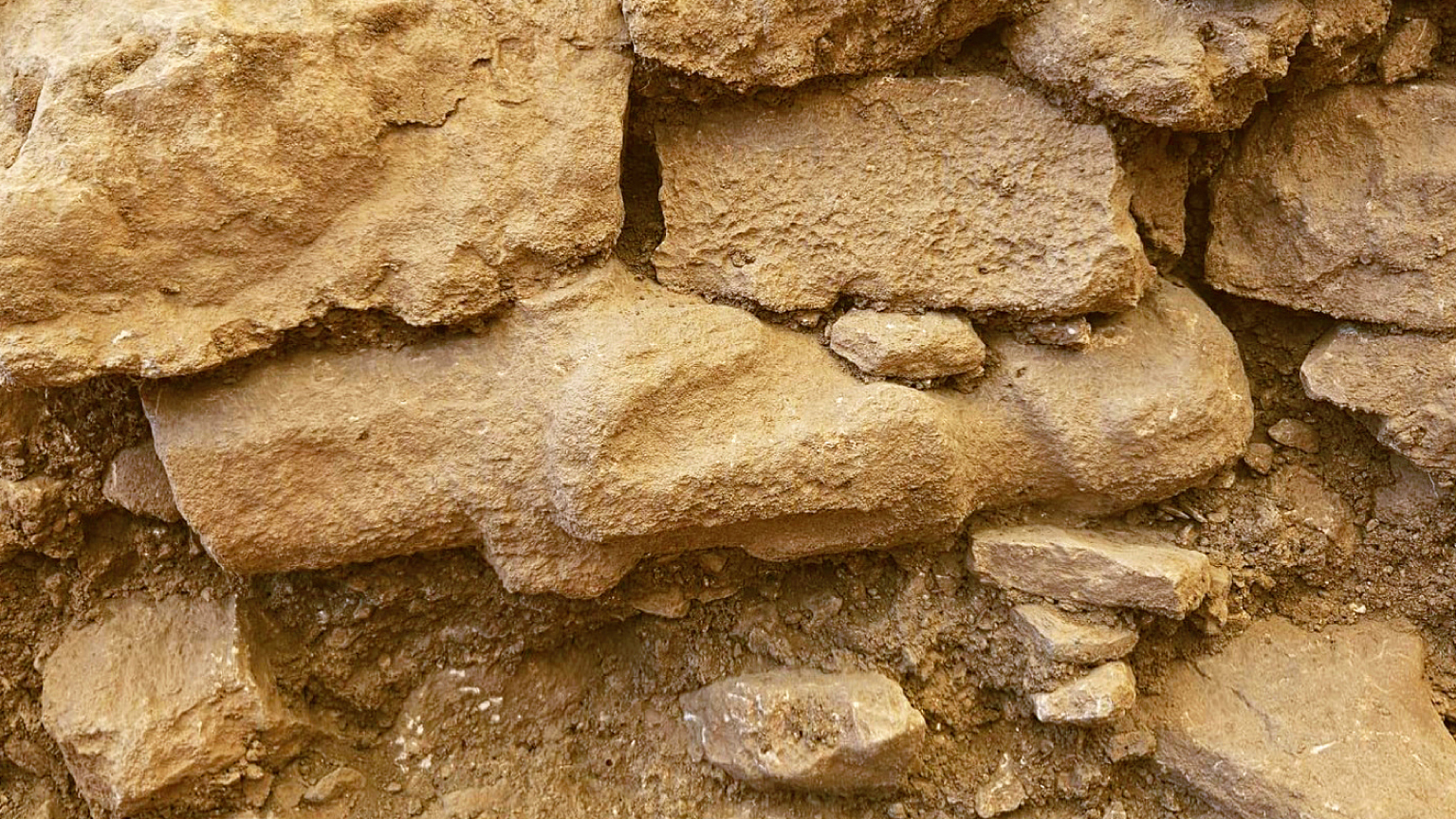 göbeklitepe yatay insan heykeli